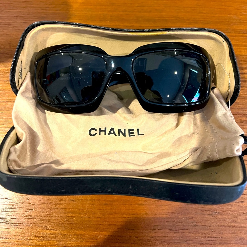 Authentic Vintage Chanel Sunglasses (Black With Mother of Pearl): Model 5076 H